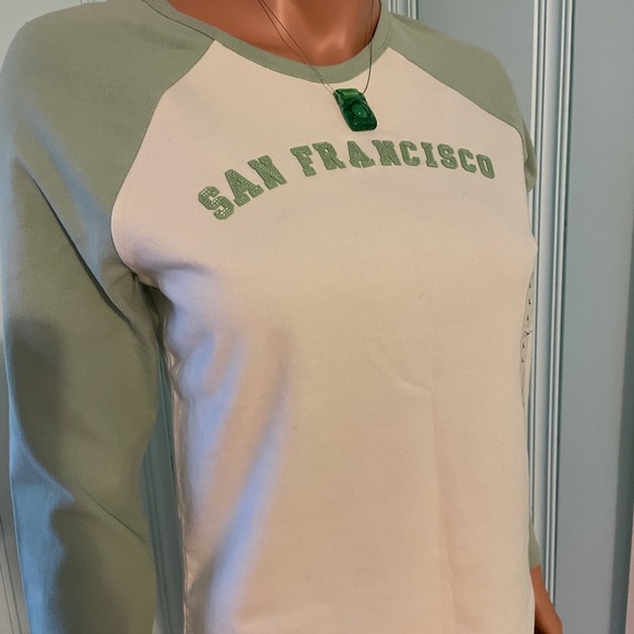 Gap top NWT San Fran logo size large - Picture 2 of 6
